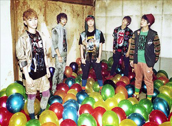 Shinee baloon.jpg